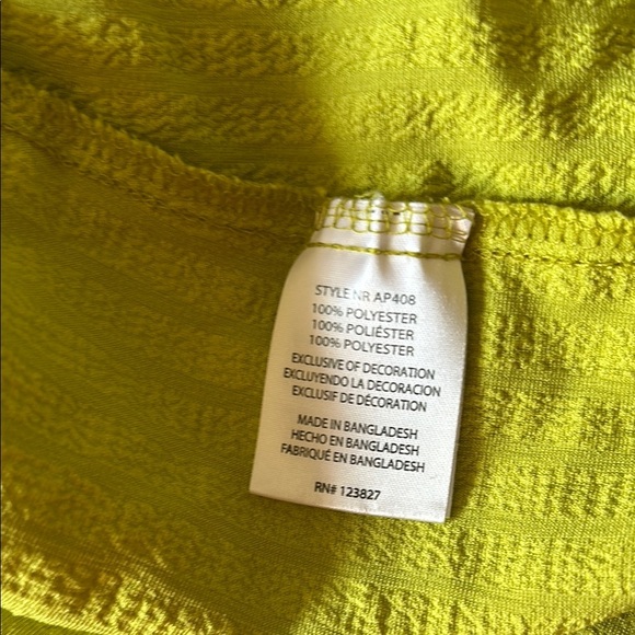 Chic Lime Green Blouse - Picture 4 of 7